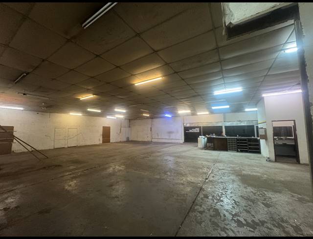 300.20M² WAREHOUSE TO LET IN WYNBERG